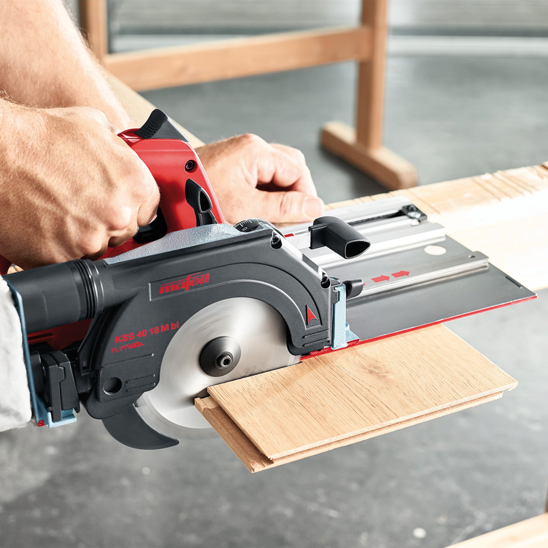 Person, Holzbearbeitung