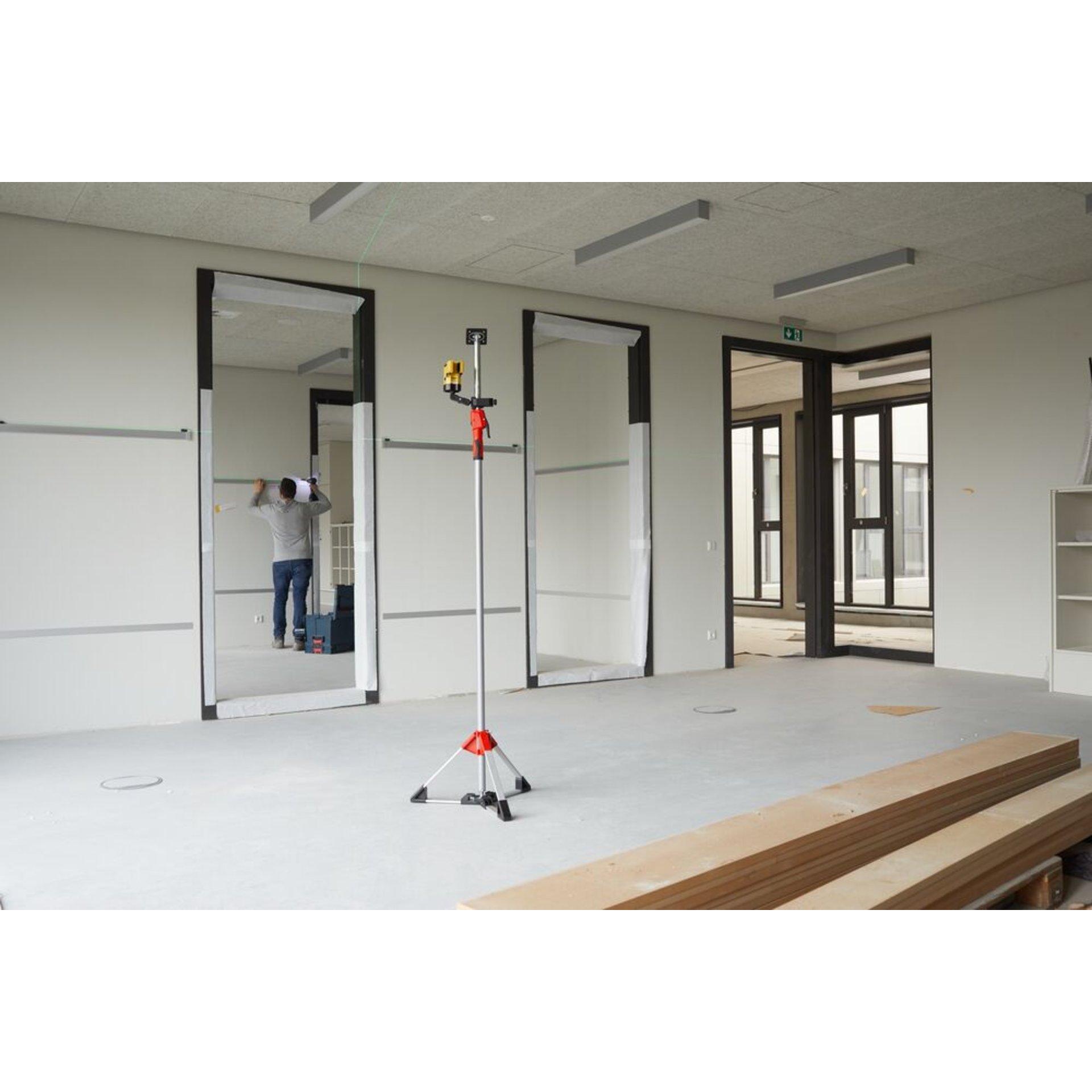 Innenarchitektur, Person, Tür, Lampe, Handschuh