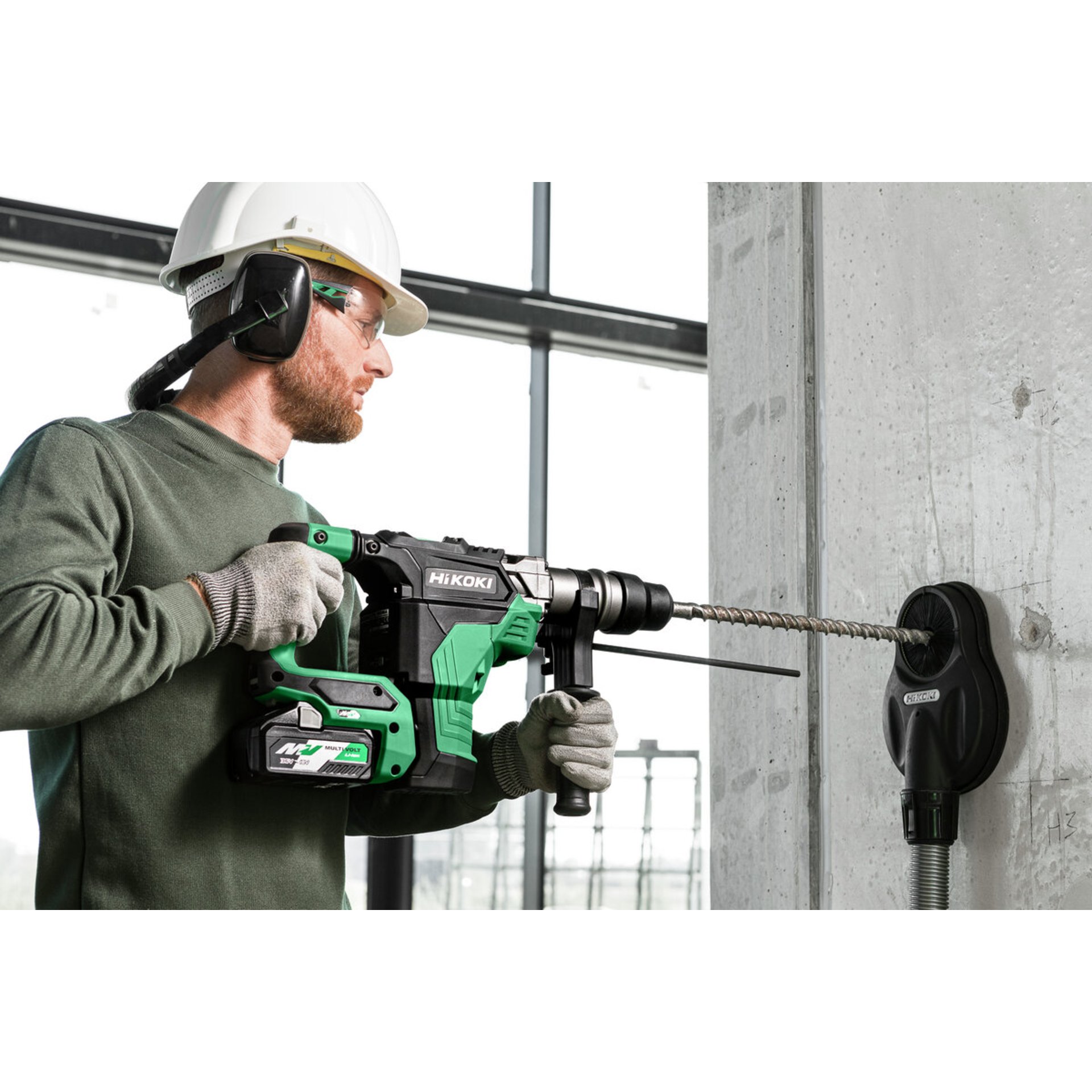 Person, Arbeiter, Elektrische Bohrmaschine, Handschuh, Schutzhelm