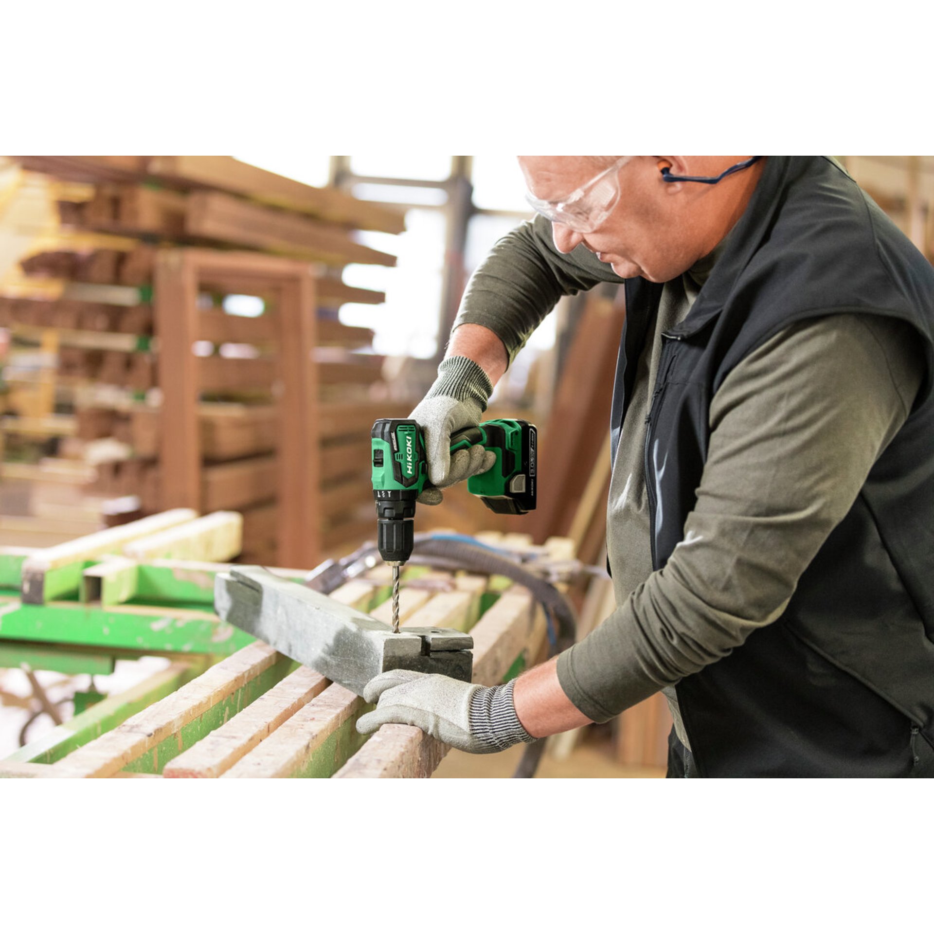 Elektrische Bohrmaschine, Werkzeug, Person, Holzbearbeitung, Handschuh