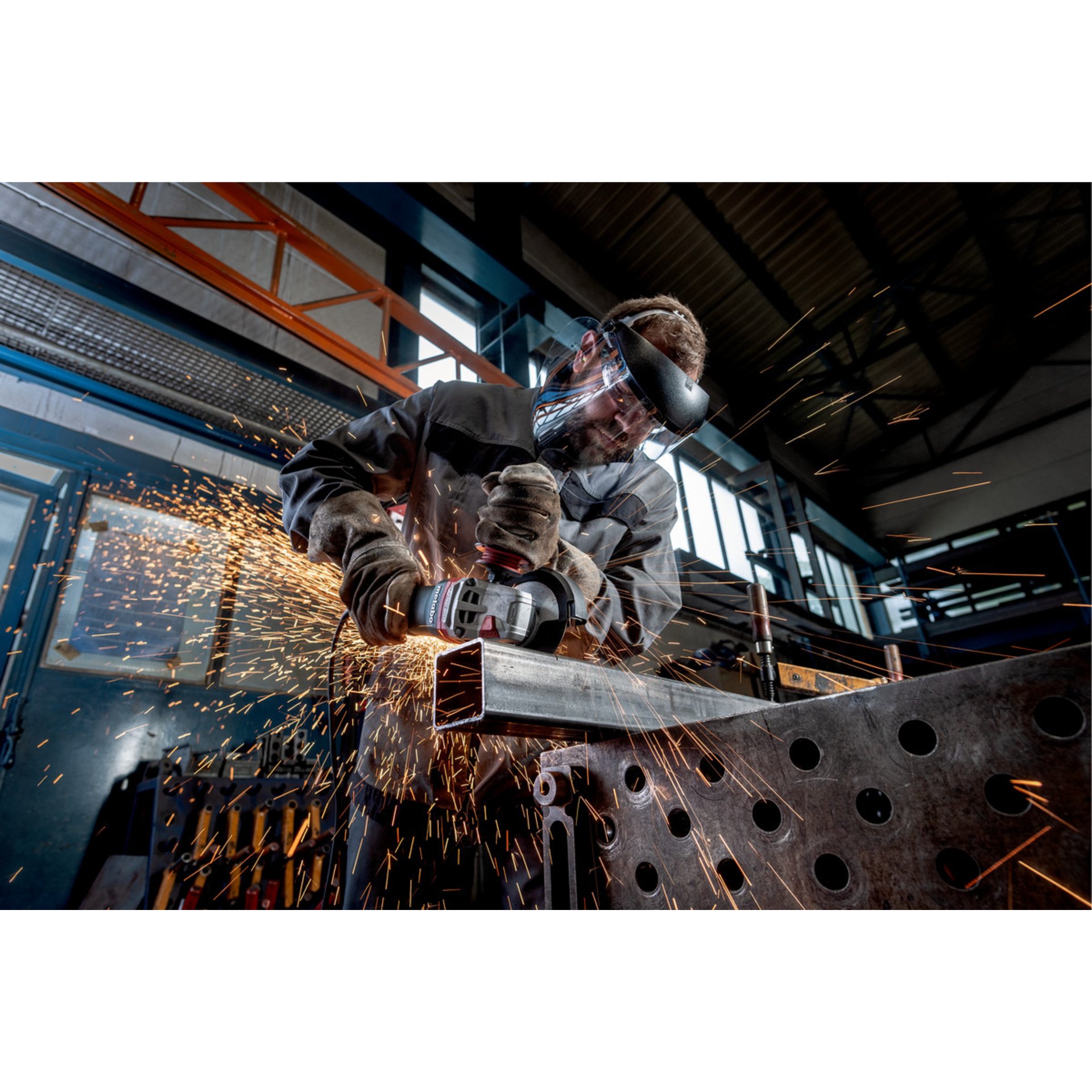 Person, Metallbearbeitung