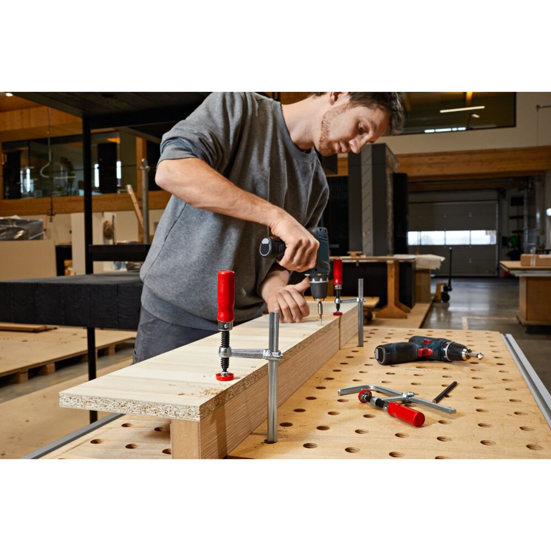 Gerät, Elektrische Bohrmaschine, Werkzeug, Person, Holzbearbeitung