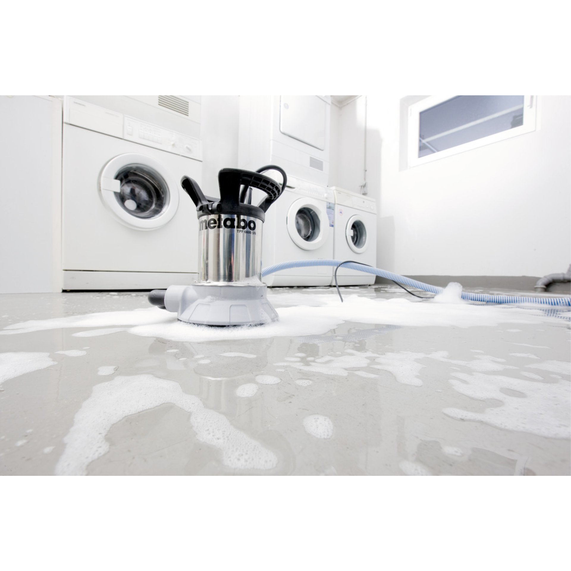 Fußboden, Gerät, Elektrisches Gerät, Waschmaschine, Bodenbeläge