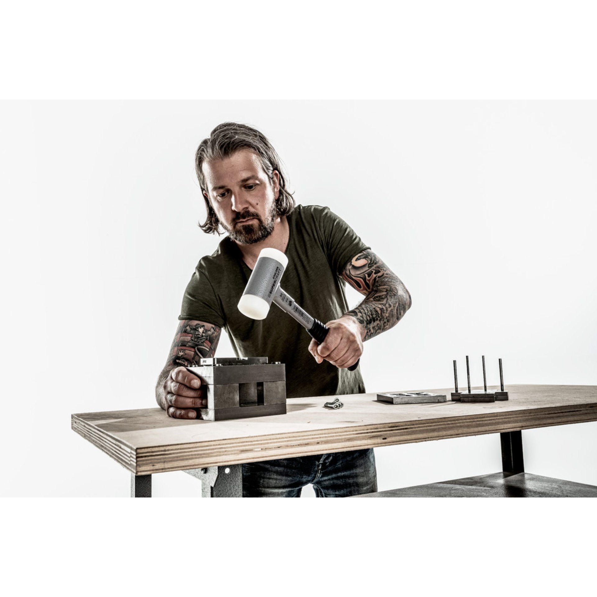 Gerät, Hammer, Werkzeug, Moebel, Tabelle