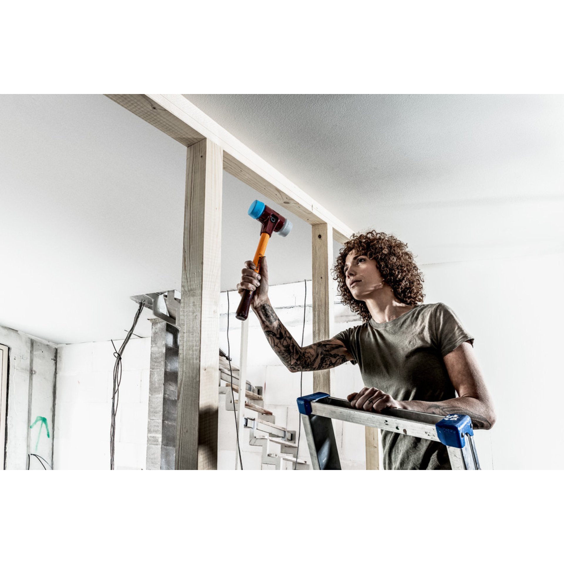 Hammer, Werkzeug, Drinnen, Innenarchitektur, Person