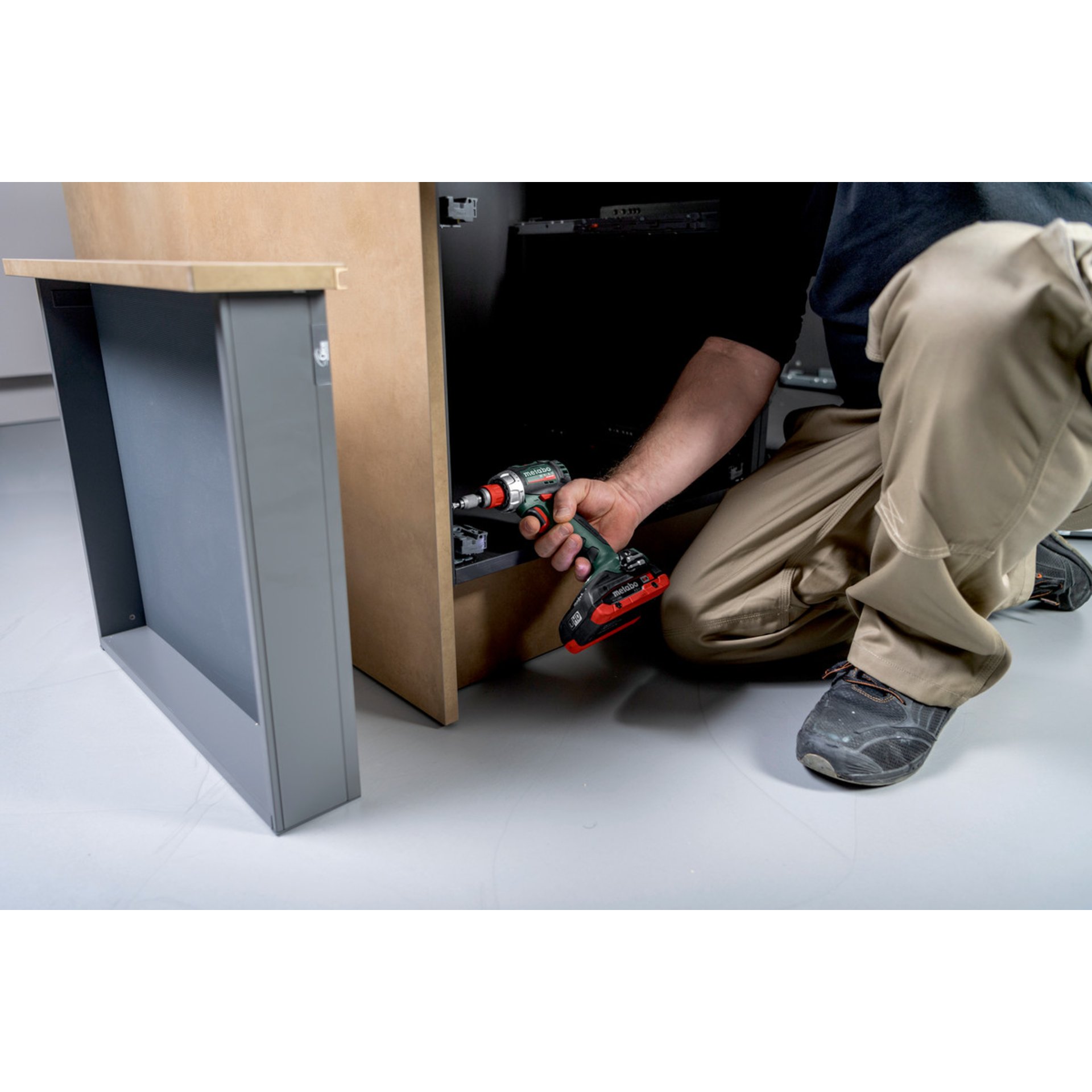 Elektrische Bohrmaschine, Werkzeug, Schuhe, Schuh, Sneaker